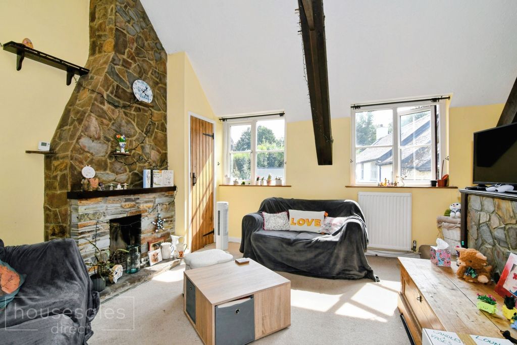 Property photo 2 of 13