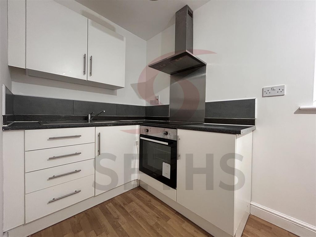 Property photo 2 of 11 Lounge/Kitchen