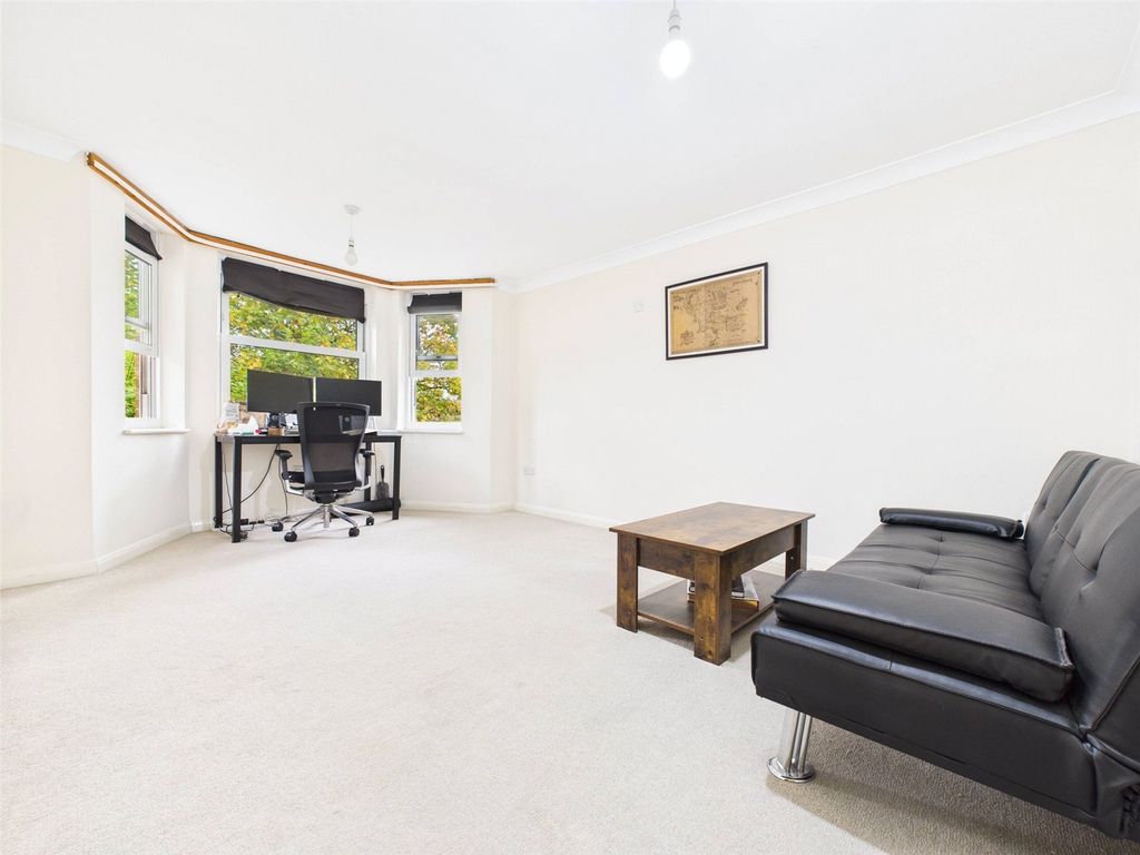 Property photo 2 of 5 Picture No. 10