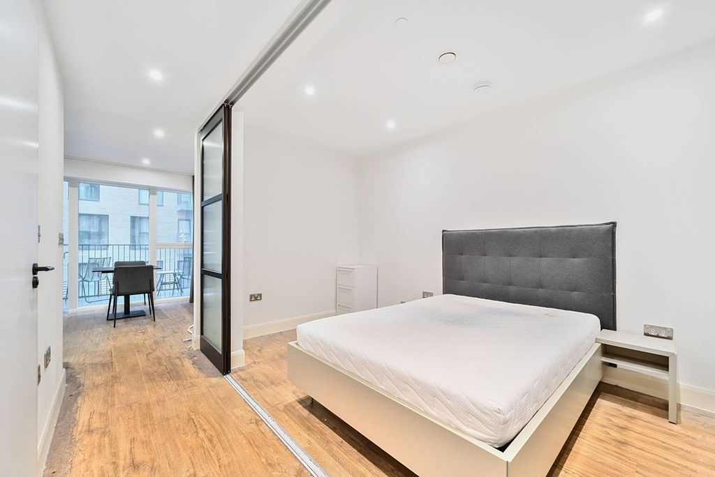 Property photo 1 of 40