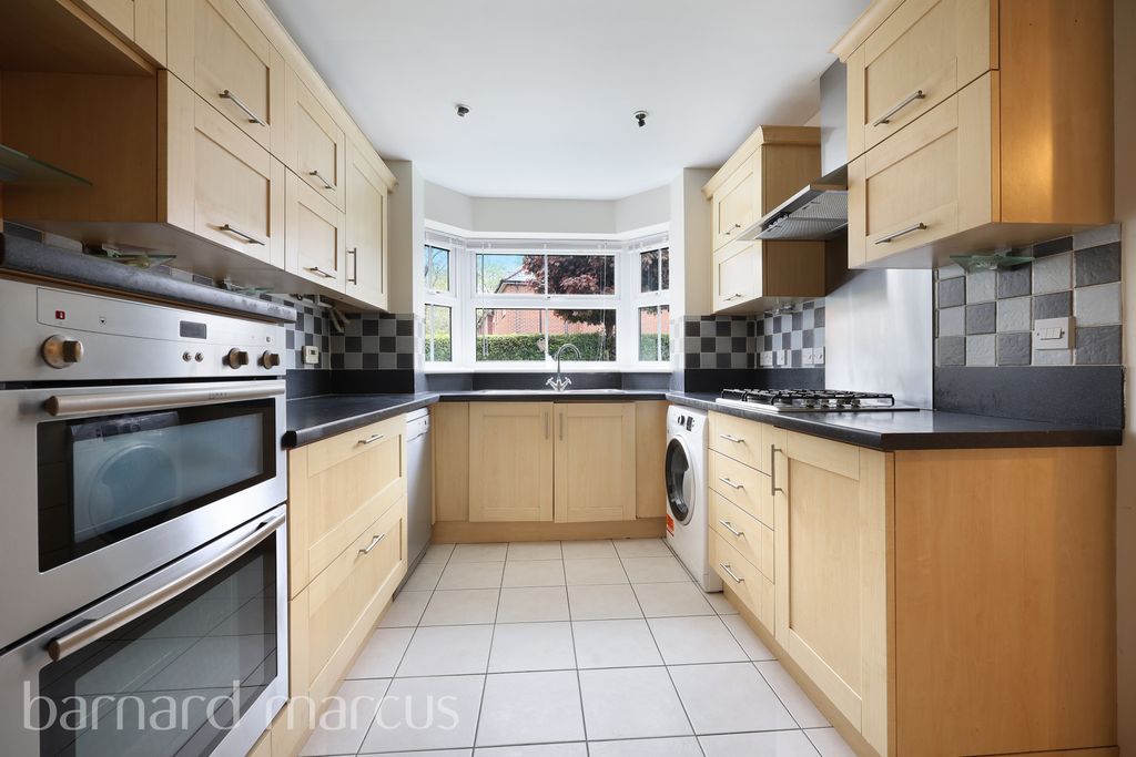 Property photo 3 of 16 Kitchen
