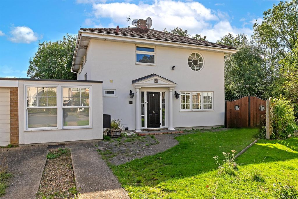 Property photo 3 of 24 76Lindencres-3.Jpg