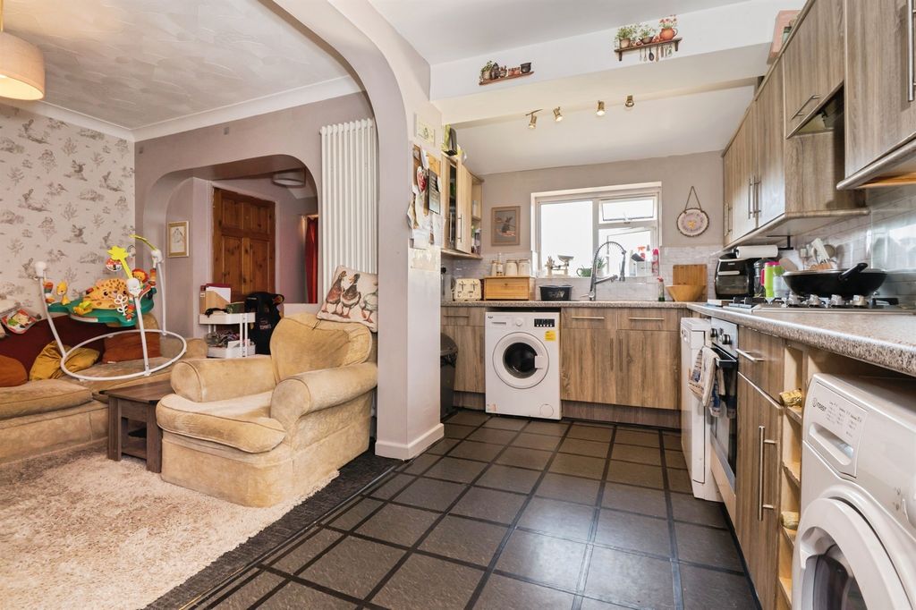 Property photo 3 of 13
