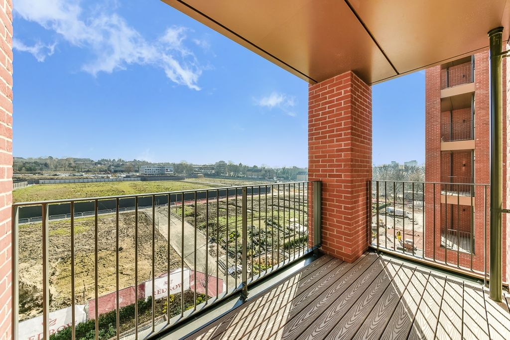 Property photo 3 of 8 Balcony