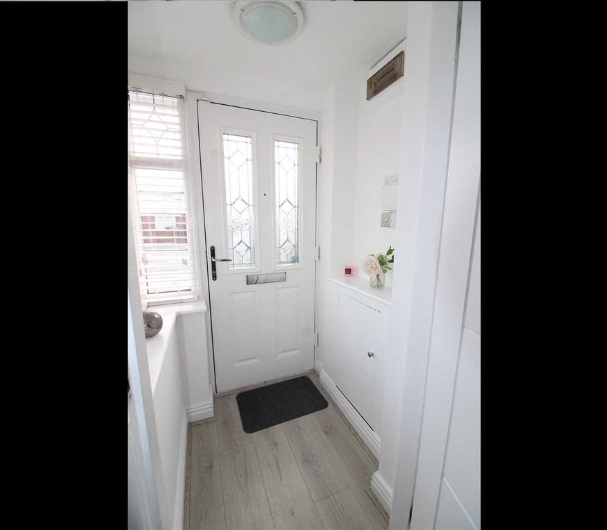 Property photo 2 of 11 Hall
