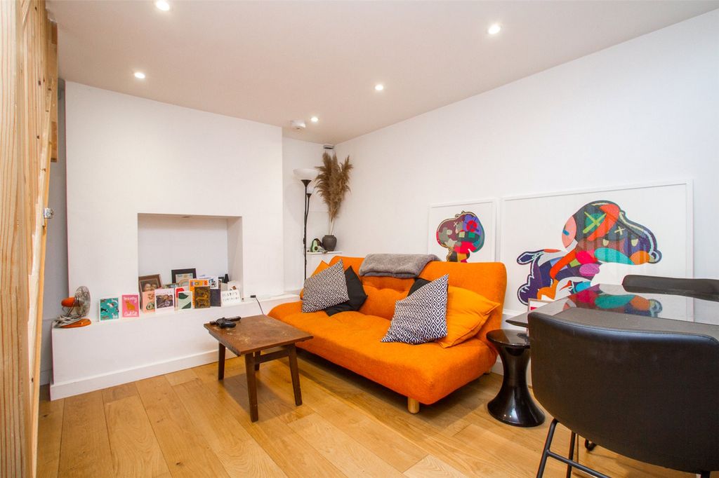 Property photo 2 of 9 Picture No. 10