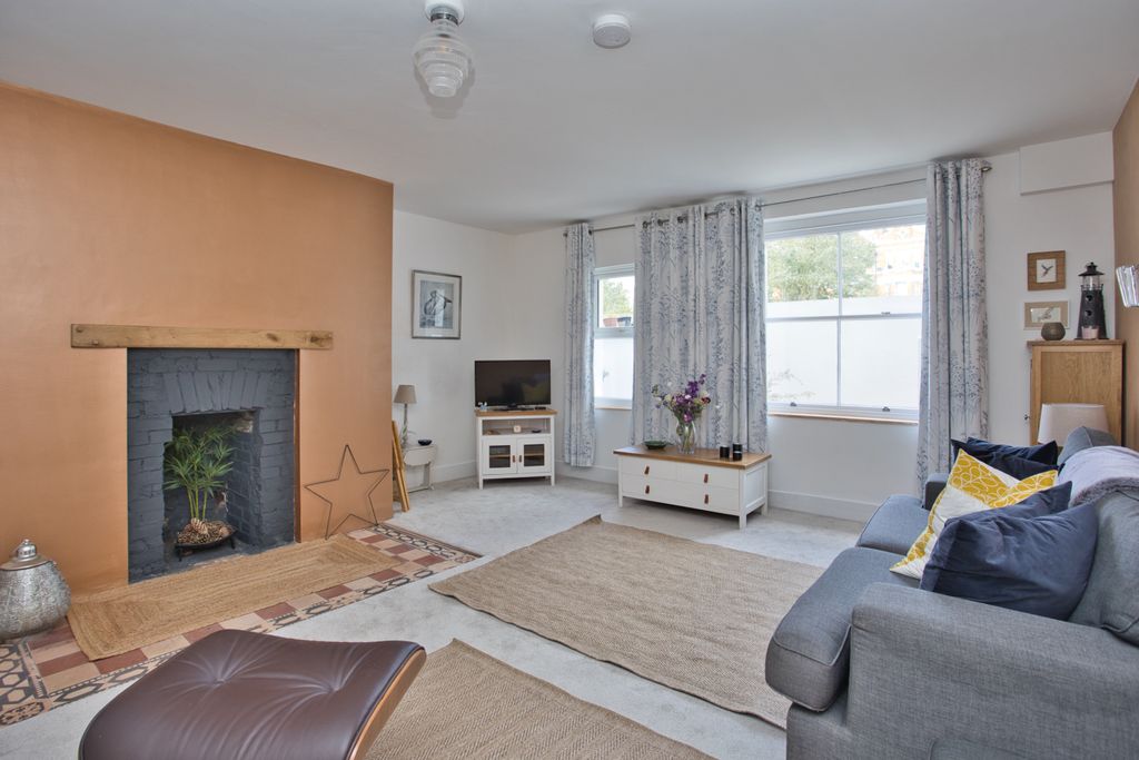 Property photo 3 of 11 Picture 3