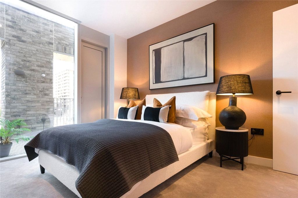 Property photo 1 of 15 Colliers Yard