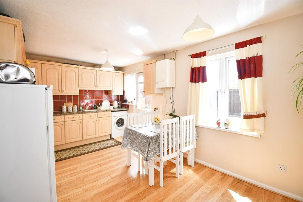 Property photo 3 of 11