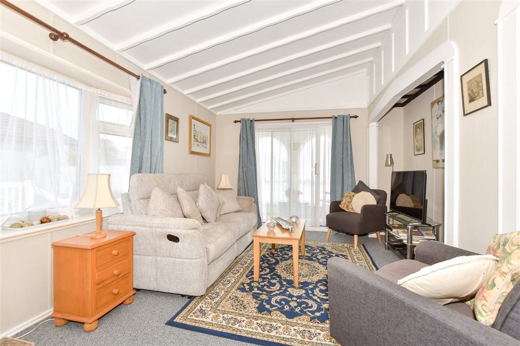 Property photo 1 of 9 Lounge