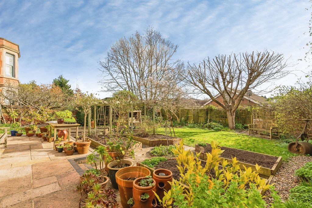 Property photo 2 of 22