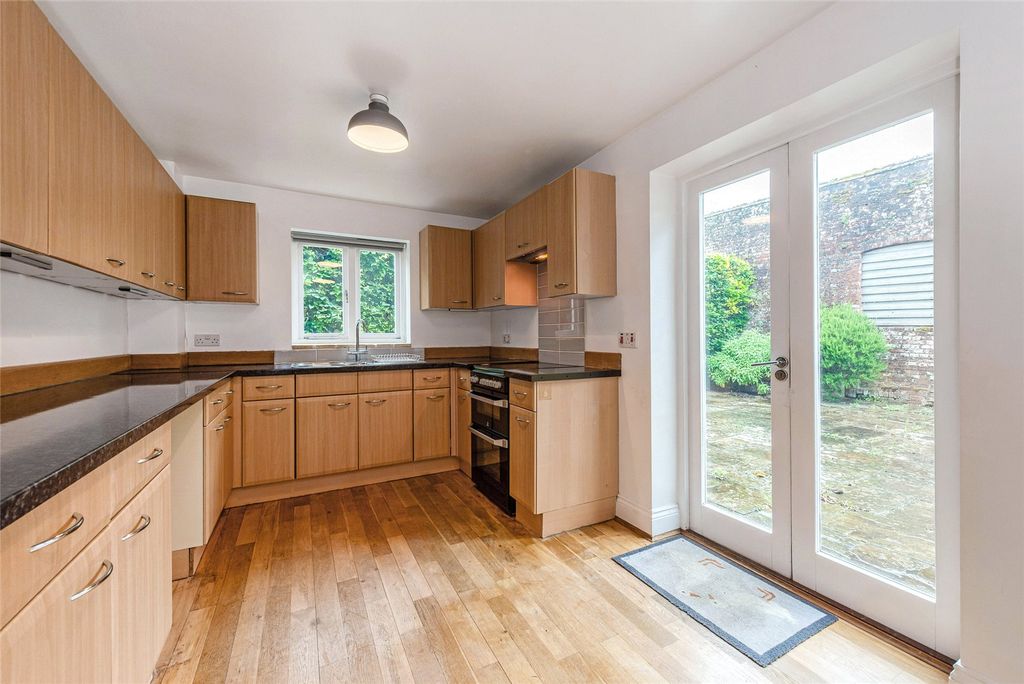 Property photo 3 of 12 Kitchen/Breakfast Rm