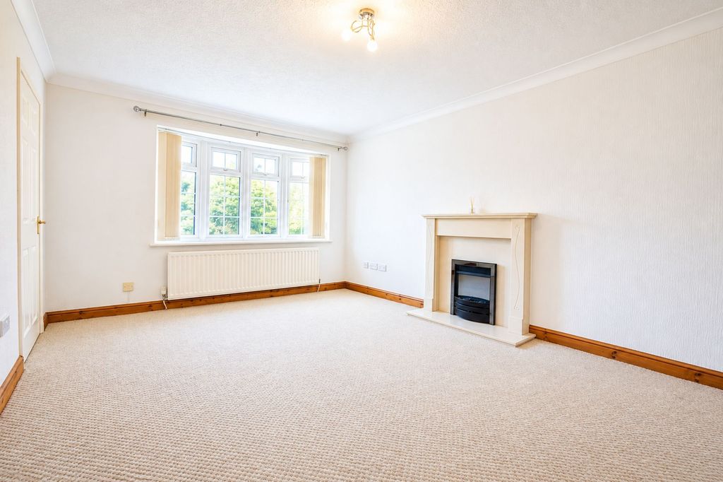 Property photo 2 of 17 Living Room