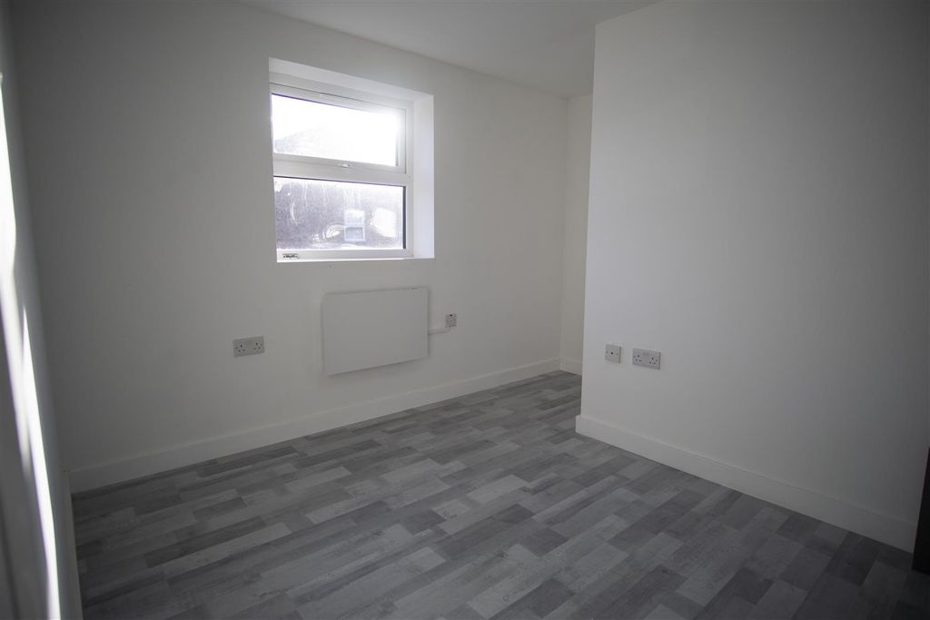 Property photo 3 of 5 Kitchen