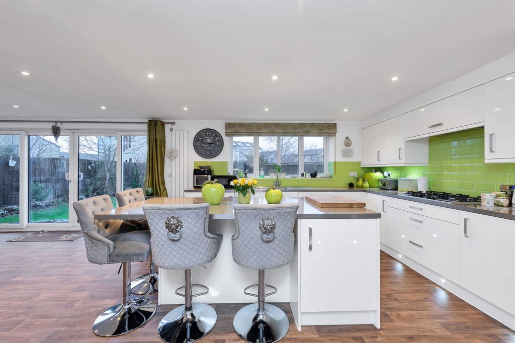 Property photo 3 of 27