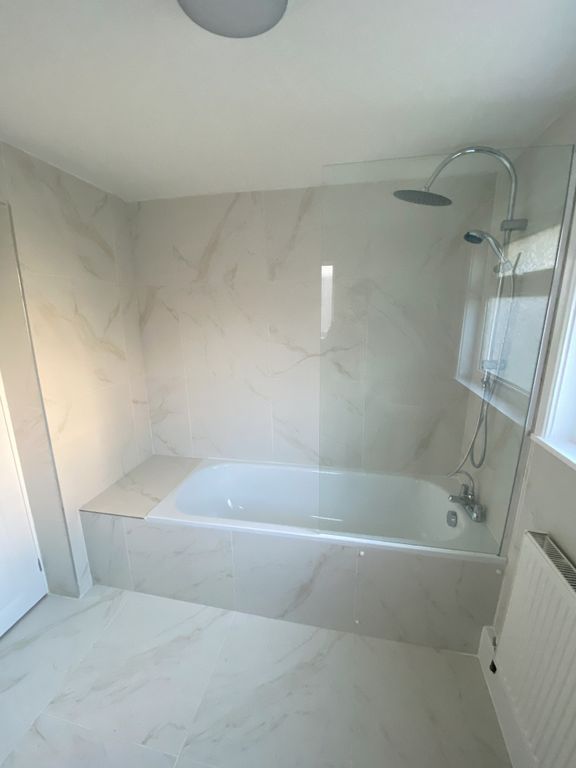 Property photo 3 of 11 A Modern And Clean Bathroom Featuring A Bath And G...