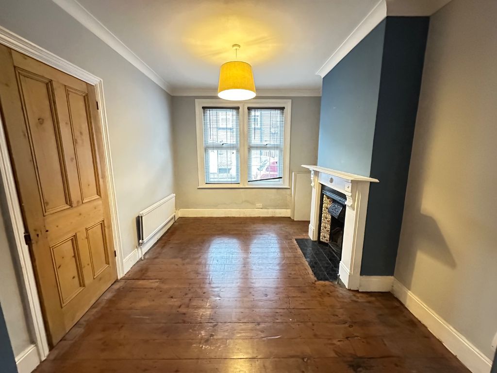 Property photo 2 of 9 4710652