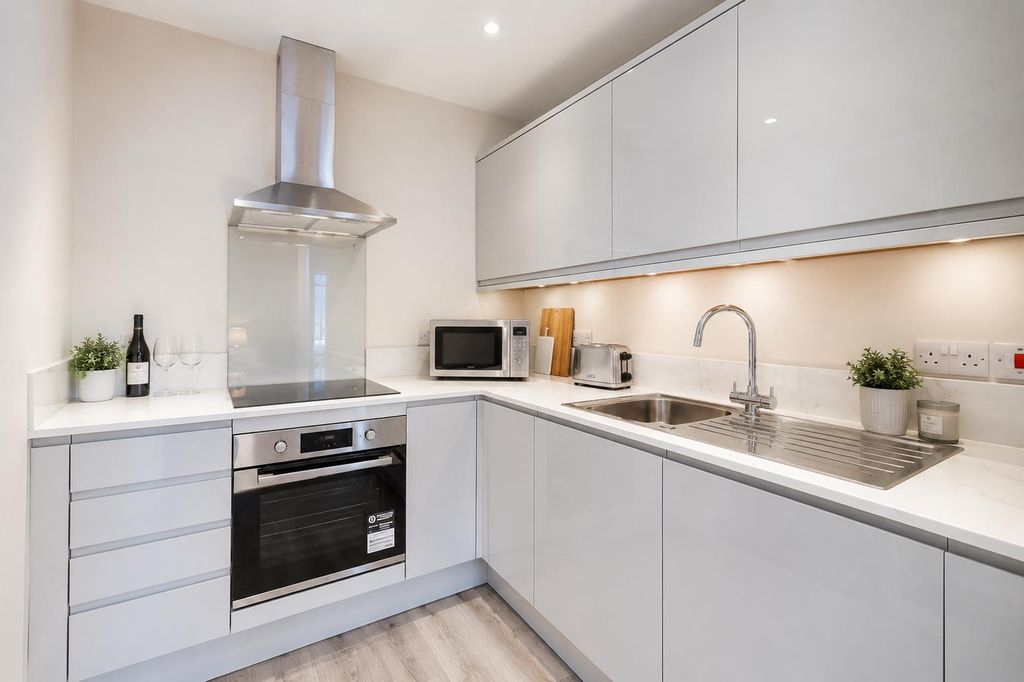 Property photo 2 of 6 Kitchen