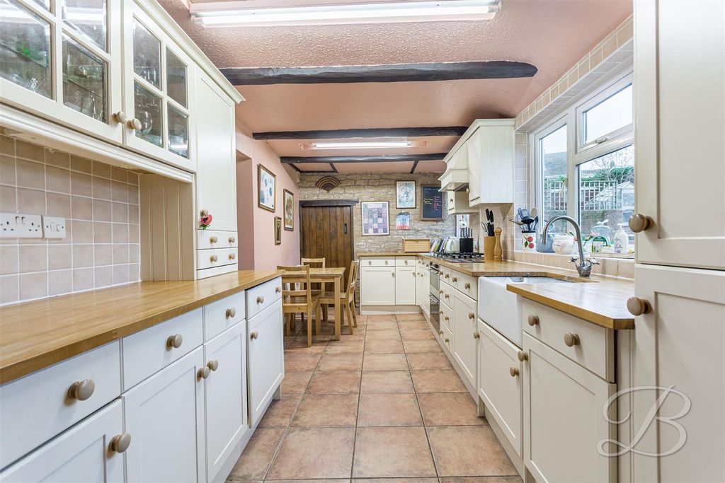 Property photo 3 of 37 Kitchen