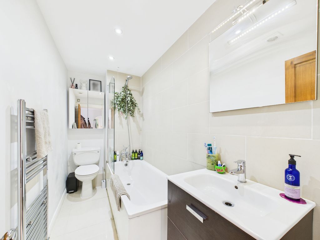 Property photo 3 of 4 Cam03519G0-Pr0403-Still001