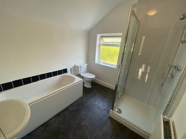 Property photo 2 of 8 Bathroom