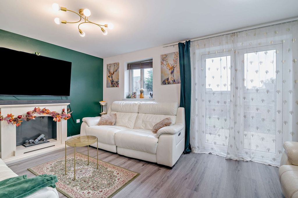 Property photo 2 of 22