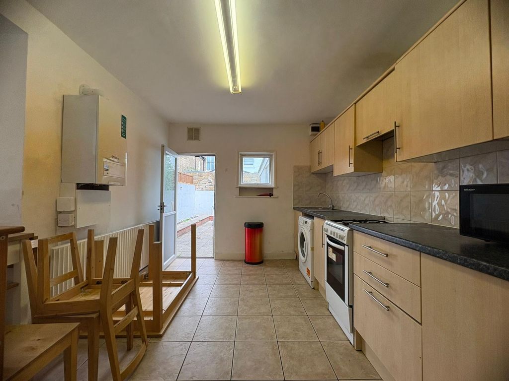 Property photo 2 of 25