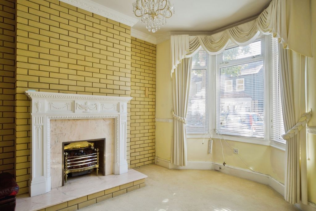 Property photo 2 of 17 Photo