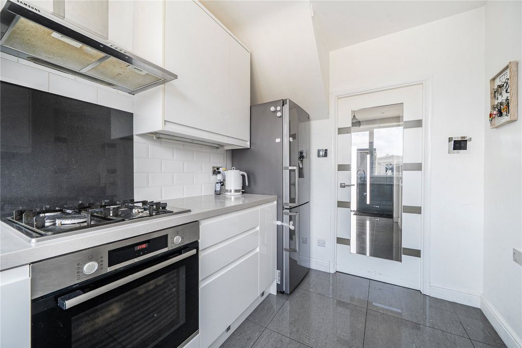 Property photo 3 of 19 Kitchen