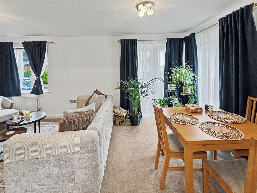 Property photo 3 of 10 Lounge Diner 001.Jpeg
