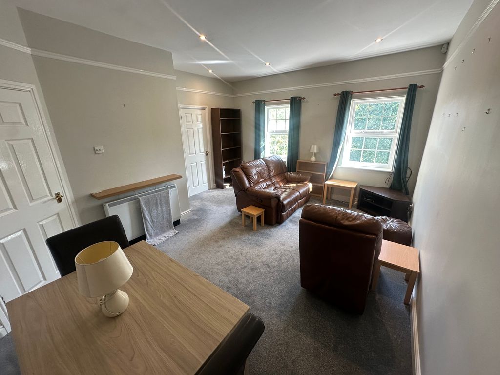 Property photo 1 of 10 Living Room