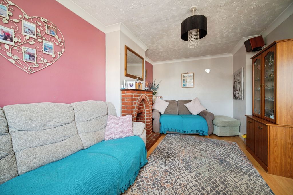 Property photo 3 of 20