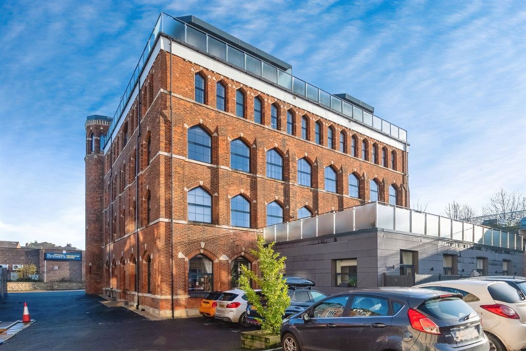 Property photo 1 of 20