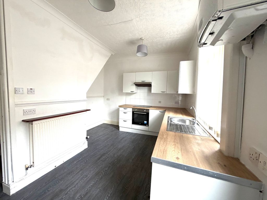 Property photo 3 of 7 Kitchen