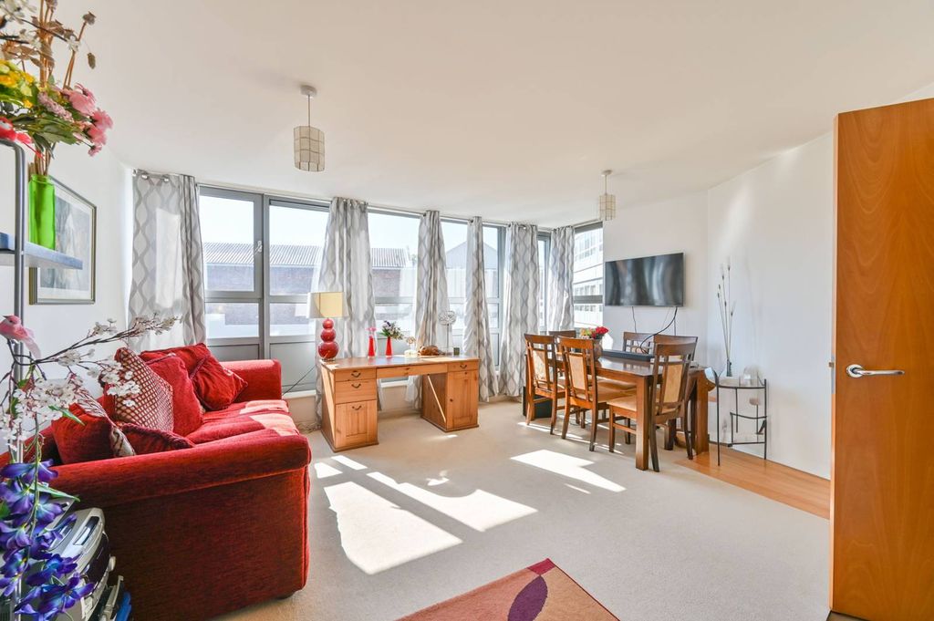 Property photo 2 of 12