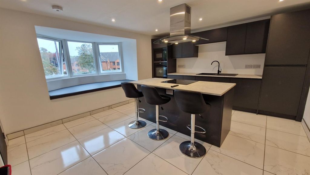 Property photo 1 of 7 Kitchen 5.Jpg