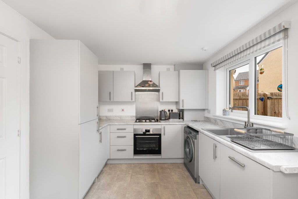 Property photo 3 of 28