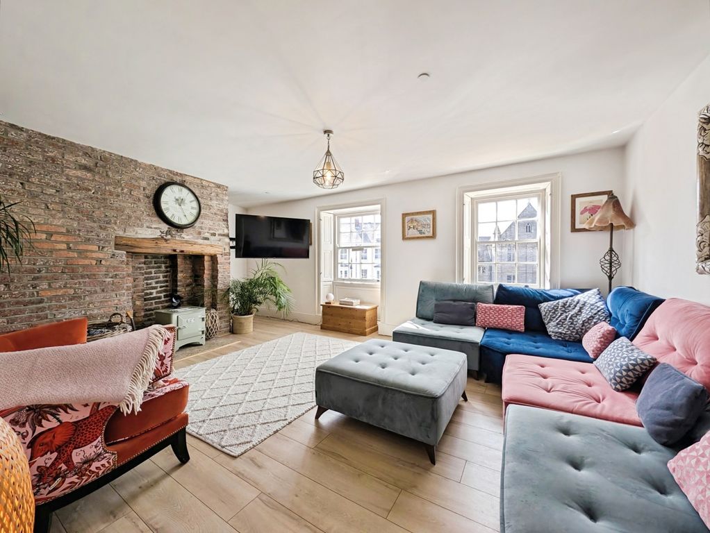 Property photo 1 of 18 Pbox-Img.Jpg
