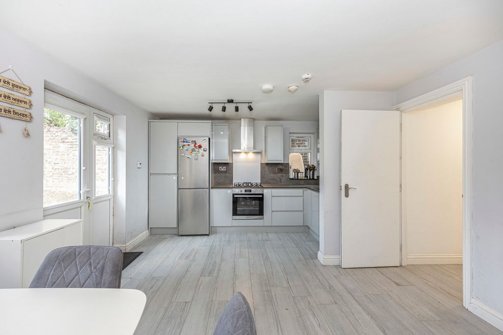 Property photo 3 of 7 Pbox-Img.Jpg