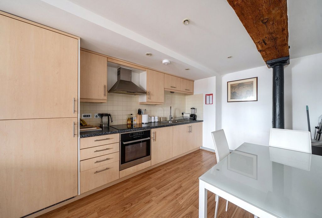 Property photo 3 of 11 Kitchen