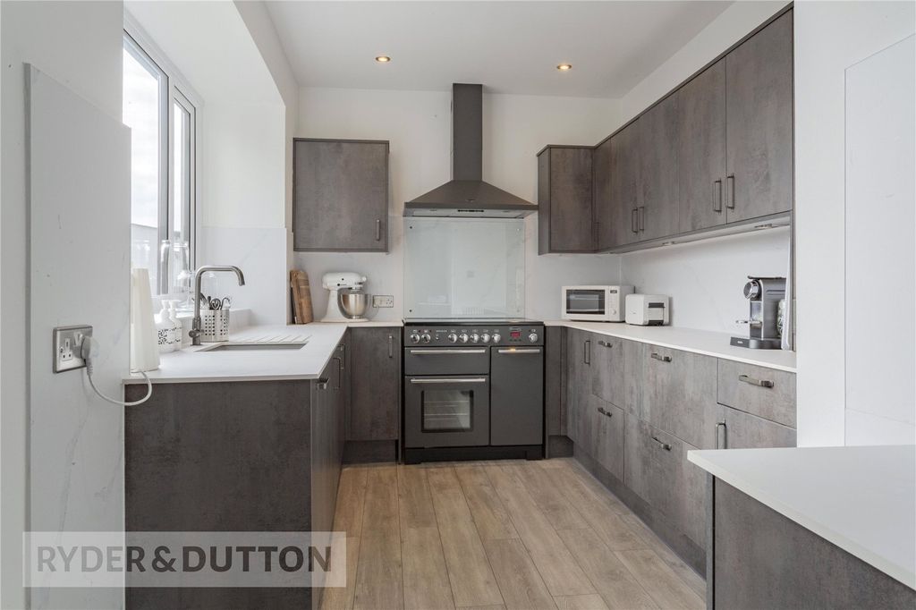 Property photo 3 of 27 Kitchen