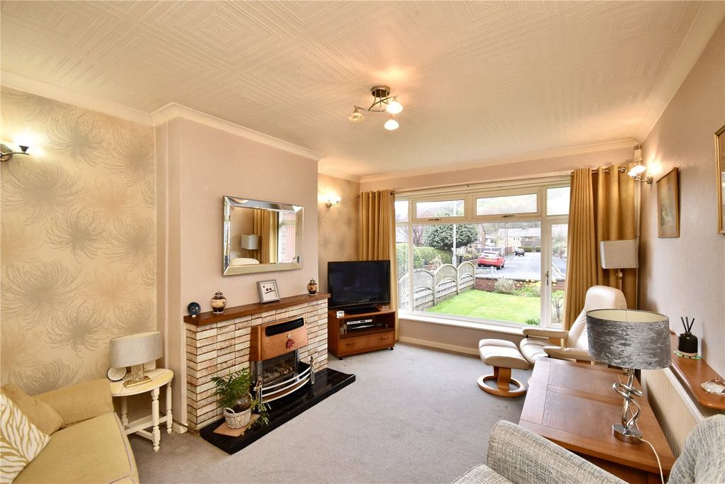 Property photo 3 of 23 Lounge