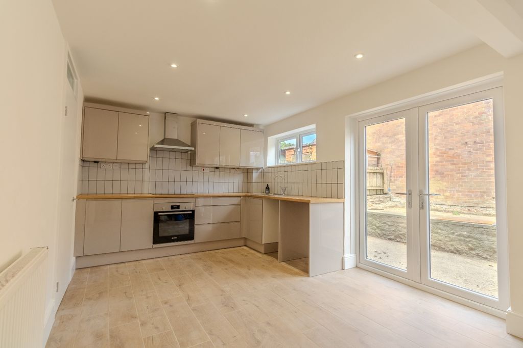 Property photo 3 of 10 5328403