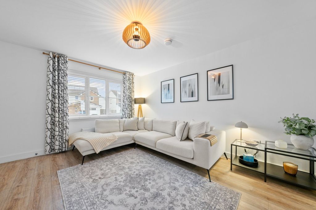 Property photo 3 of 27