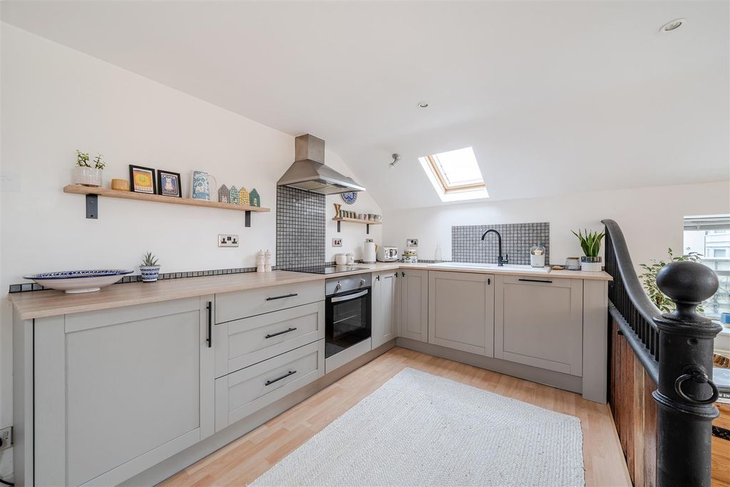 Property photo 3 of 27 1395936-10-6966379F4d9c8.Jpg