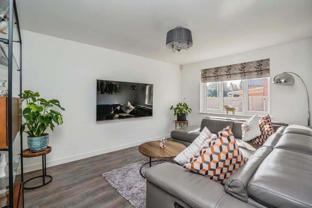 Property photo 3 of 17 Photo