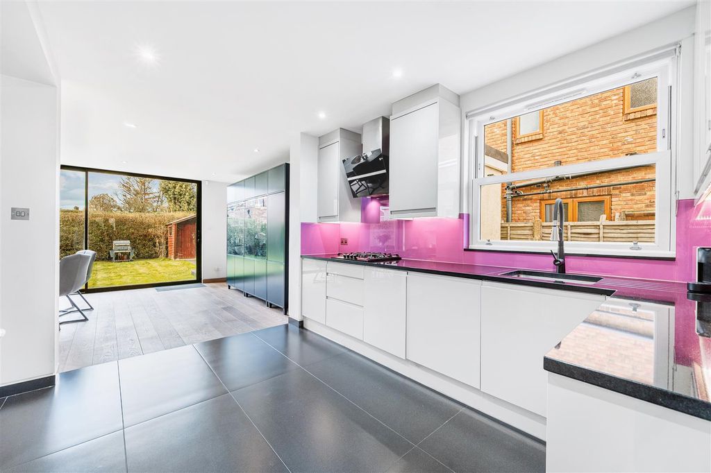 Property photo 3 of 26