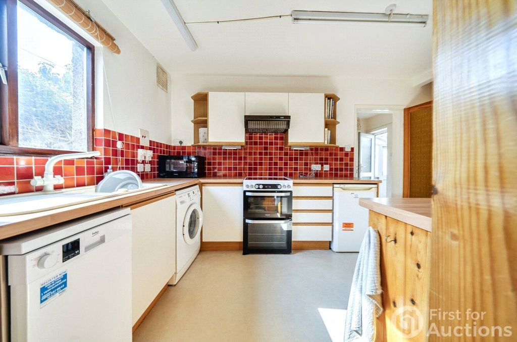 Property photo 3 of 20 Picture No. 28