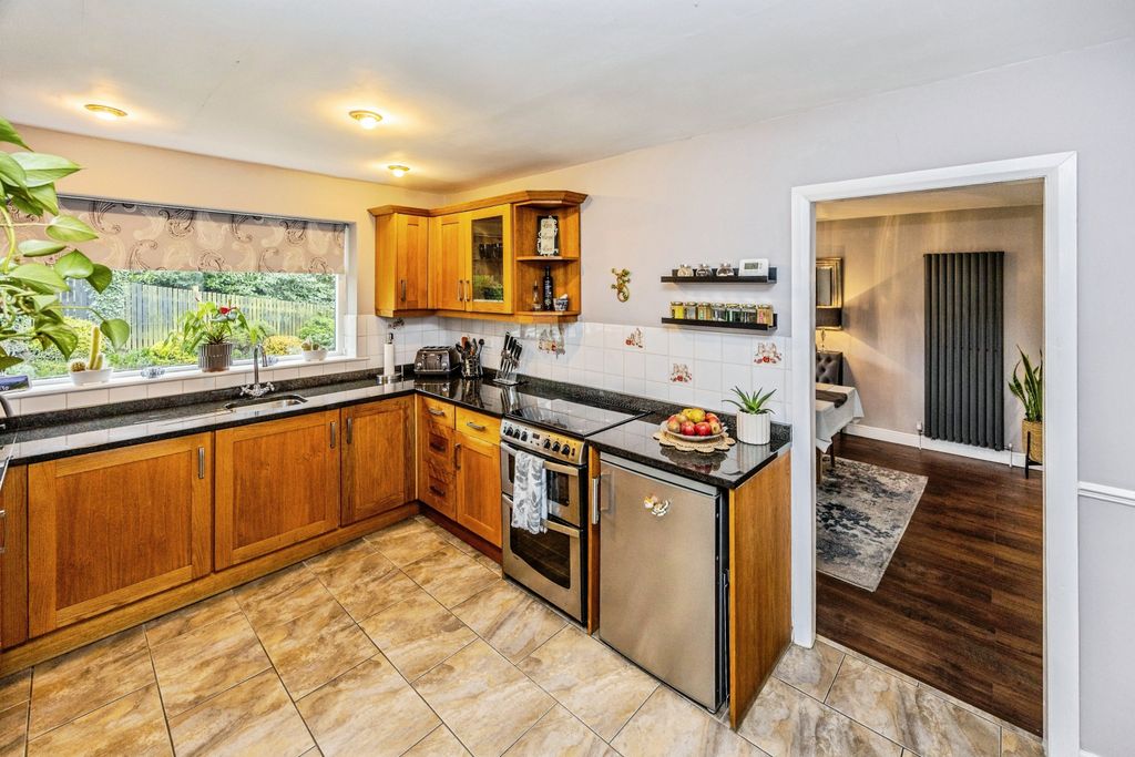 Property photo 2 of 19 Kitchen