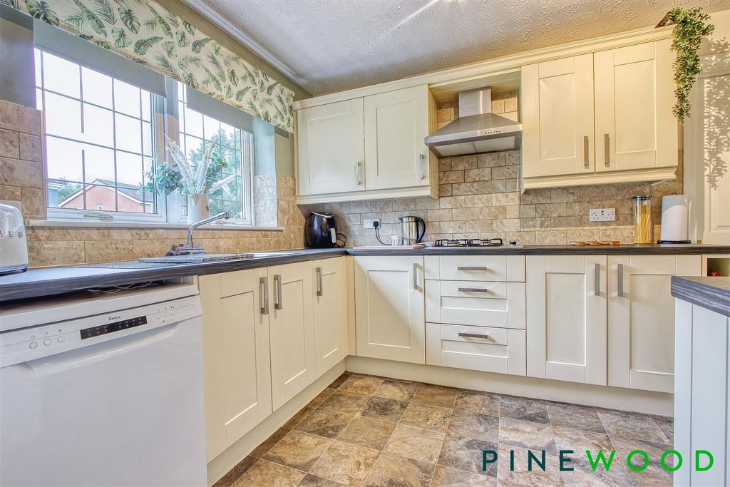Property photo 3 of 30 Kitchen
